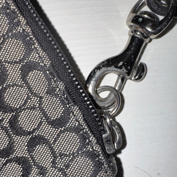 Coach wristlet - Picture 4 of 9